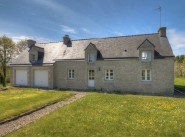 City / village house Josselin