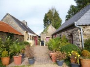 City / village house Plougras
